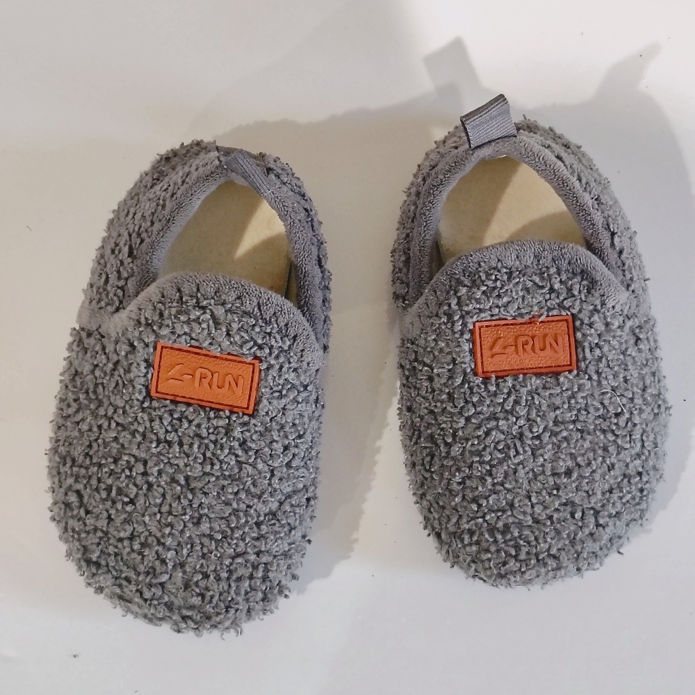 RUN Kids  Gray Sherpa Unisex Slip-On Shoes with Accent Patch
